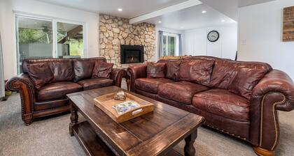 Spacious-2br-mountain Setting-near Trails-hot tub