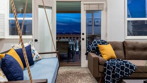 House | 6 bedrooms - Stunning Views 6BR w Movie Room Hot tub (Sandy)