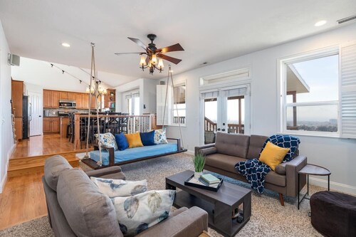 Stunning Views 6BR w Movie Room Hot tub