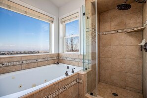 House | 6 bedrooms - Stunning Views 6BR w Movie Room Hot tub (Sandy)