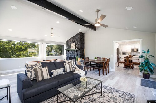 Near City Park-mountains-canyons-game Room-pool