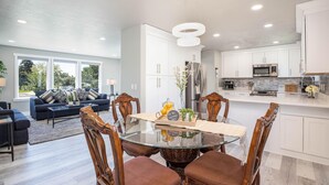 House - Near City Park-mountains-canyons-game Room-pool (Sandy)