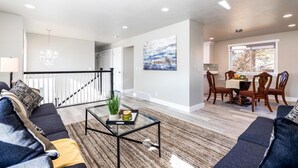 House - Near City Park-mountains-canyons-game Room-pool (Sandy)