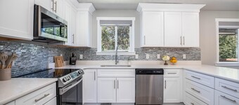 Near City Park-mountains-canyons-game Room-pool