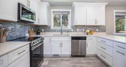Near City Park-mountains-canyons-game Room-pool