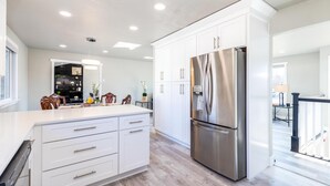 House - Near City Park-mountains-canyons-game Room-pool (Sandy)