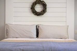 5 bedrooms - Bright and Beautiful- Ski- Mins to Snowbird- Pingpong (Sandy)