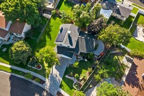 House | 5 bedrooms - Bright and Beautiful- Ski- Mins to Snowbird- Pingpong (Sandy)