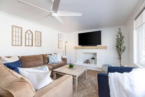 House | 5 bedrooms - Tons of Fun-arcade-skee Ball-cable Tv-yard (Sandy)