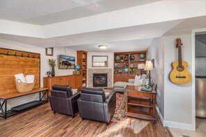 House - Hottub Views Basketball Fireplaces Mtn Trails (Sandy)