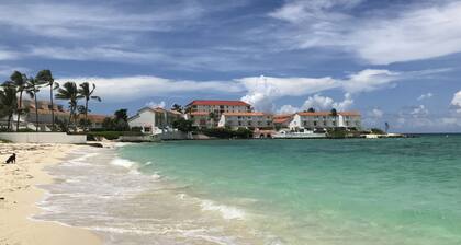 Delaporte Point Near waterpark Private Beach!