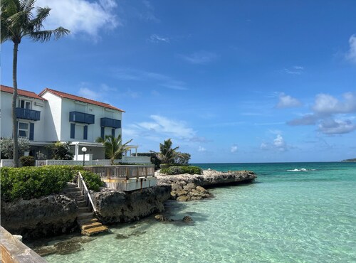 Delaporte Point Near waterpark Private Beach!