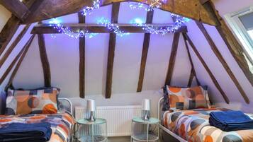 4 bedrooms, free WiFi, bed sheets