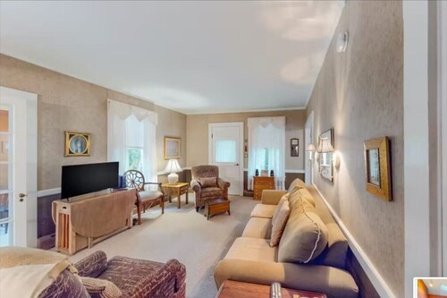 3BR- Walk or Bike to Acadia! [Carpenters Quarters]