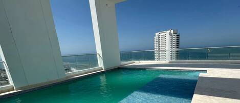 Kolam renang terbuka