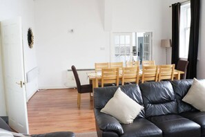 Apartment | Living area - Rothesay - Apartment - Sleeps9 - Petsok - Parking (Rothesay)