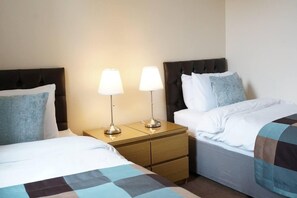 Apartment | 4 bedrooms, iron/ironing board, free WiFi, bed sheets - Rothesay - Apartment - Sleeps9 - Petsok - Parking (Rothesay)