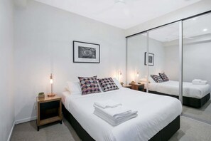 1 habitación, tabla de planchar con plancha, wifi y ropa de cama