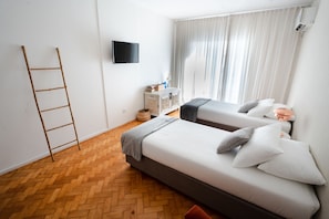 3 bedrooms, in-room safe, iron/ironing board, travel crib