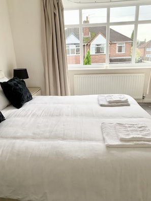 House | 3 bedrooms, iron/ironing board, free WiFi, bed sheets