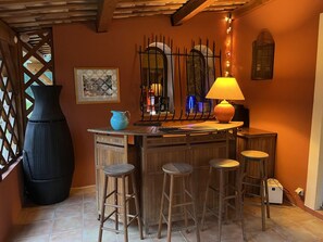 Interior - Face aux Iles D'hyeres, 50 Mètres de la Plage, Villa 300 M2,5 Chambres, Piscine (La Londe les Maures)