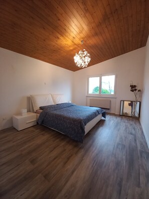 4 bedrooms, travel cot, free WiFi, bed sheets - Lake Lugano Villa · Garden & Pergola · Garage · 2 Min Walk to Swim (Brusino Arsizio)