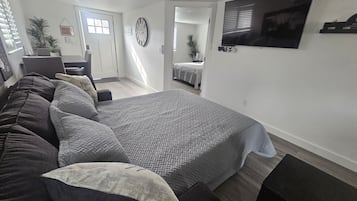 1 habitación, escritorio, tabla de planchar con plancha y wifi gratis