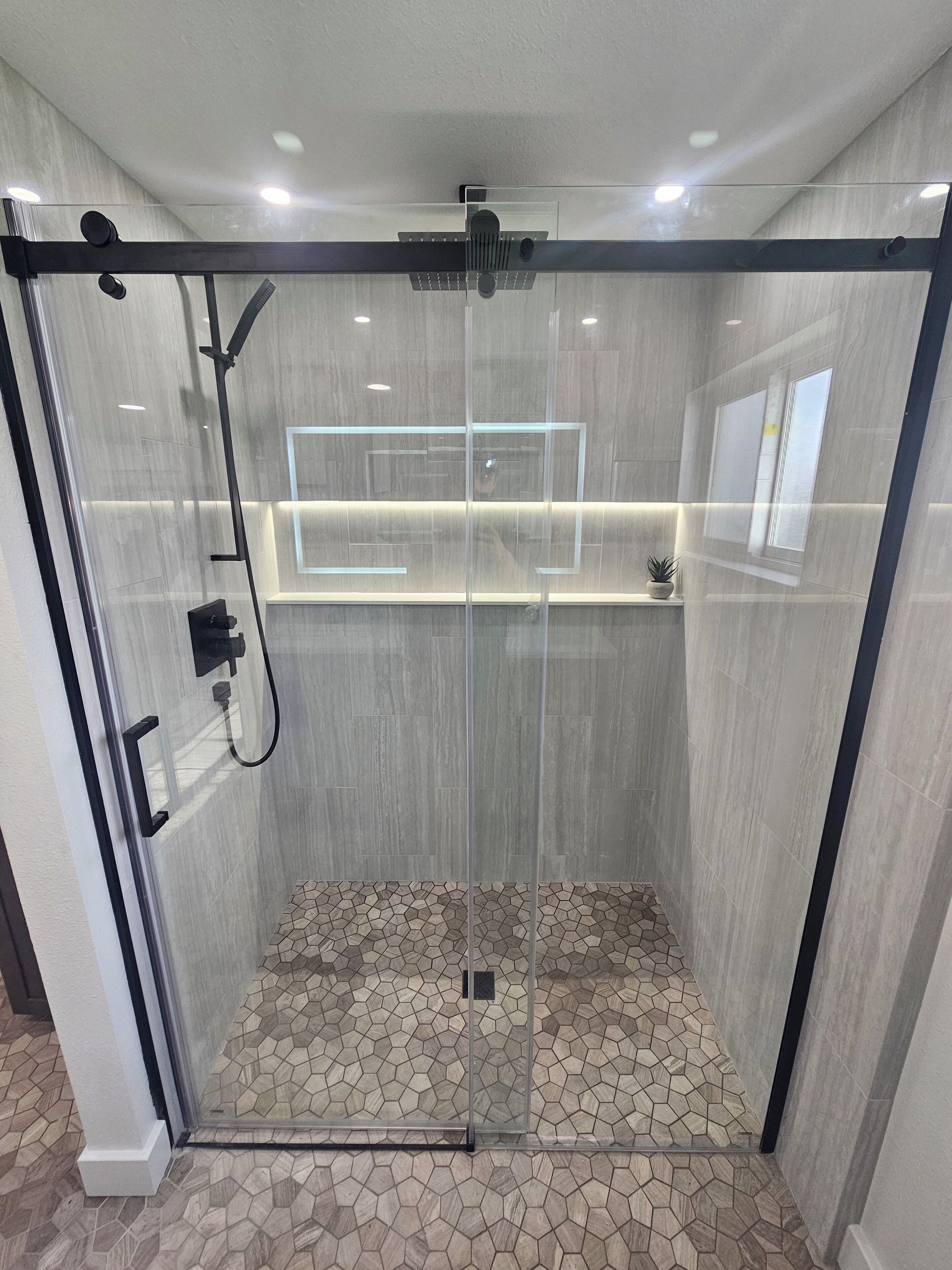 Dusche, Haartrockner, Bidet, Handtücher