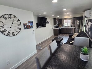 Smart TV, video games, DVD player, books - Spectacular Modern Luxury! (Tillamook)