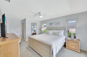 3 chambres, bureau, fer et planche à repasser, lit parapluie