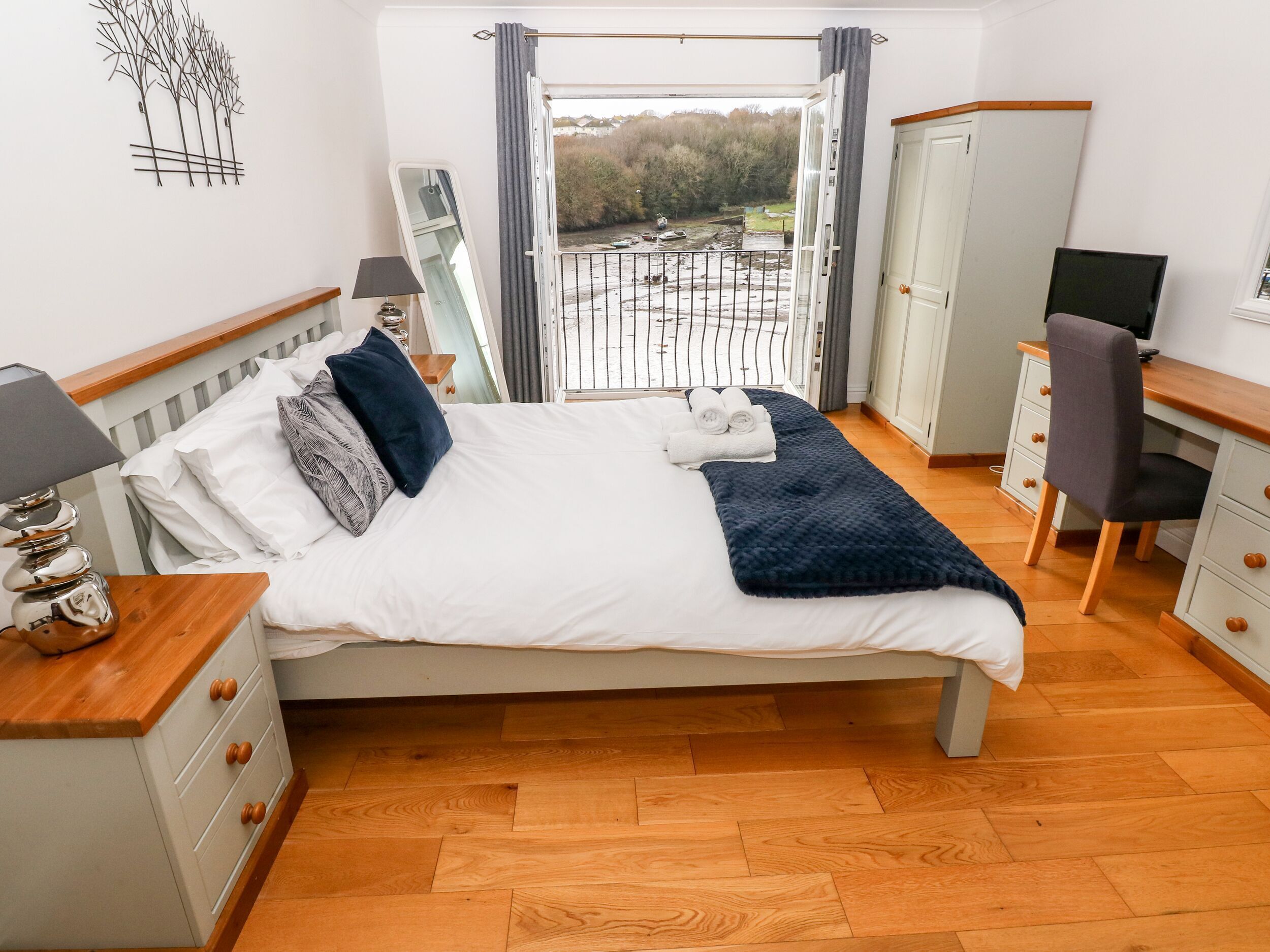 3 bedrooms, individually decorated, individually furnished, free WiFi