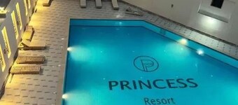 Sunny, Modern, Central with pool and sea view
