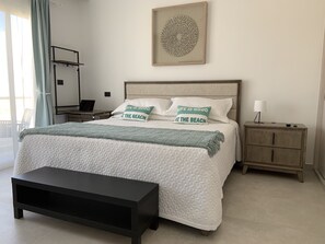 1 Schlafzimmer, Zimmersafe, Schreibtisch, Bügeleisen/Bügelbrett