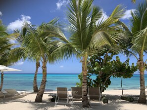 Am Strand, Liegestühle, Strandtücher