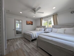 4 Schlafzimmer, Schreibtisch, Bügeleisen/Bügelbrett, Reisekinderbett