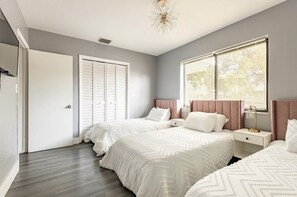 Room - Close to cruise port, 4bd house  (Miami)