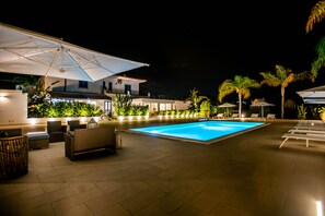 Outdoor pool - Mangnolia House - Villa TerraFORTE (Sicilia)