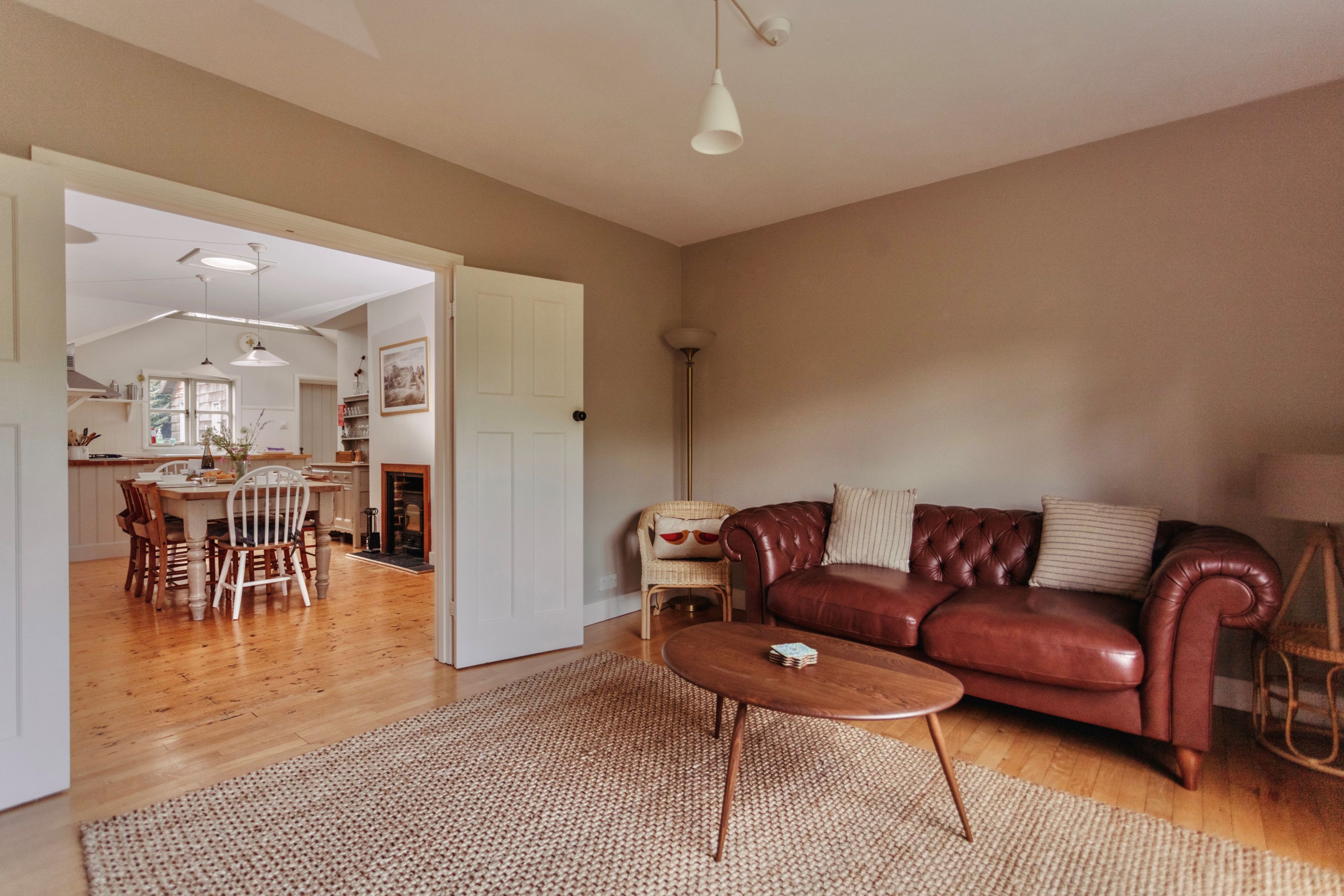 Smart TV, fireplace, ping pong, books