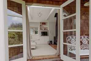 3 bedrooms, desk, iron/ironing board, WiFi - Mafeking by inspirestays-com - a cottage that sleeps 6 guests in 3 bedrooms (Benenden)