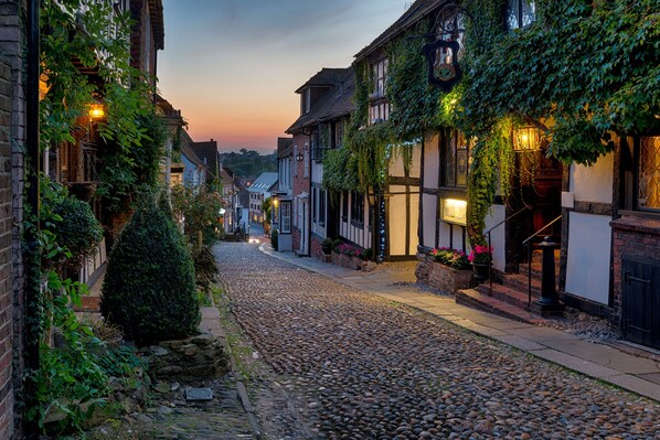 Exterior - Mafeking by inspirestays-com - a cottage that sleeps 6 guests in 3 bedrooms (Benenden)