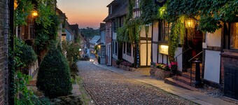 Mafeking by inspirestays-com - a cottage that sleeps 6 guests in 3 bedrooms