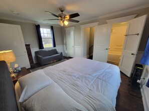 2 bedrooms, iron/ironing board, travel cot, free WiFi