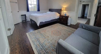1870's Farmhouse Close to I-95