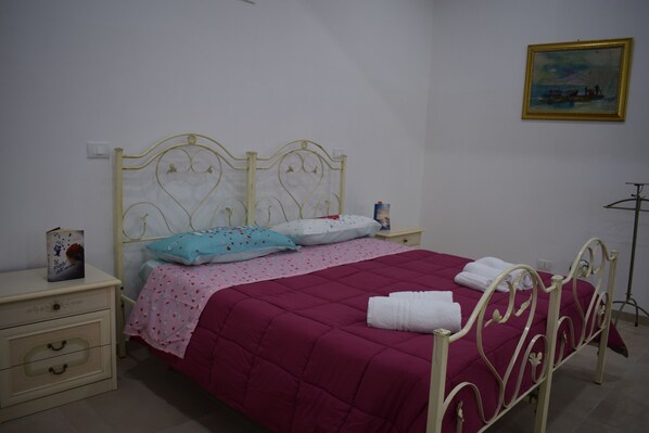 1 dormitorio, escritorio, wifi y ropa de cama