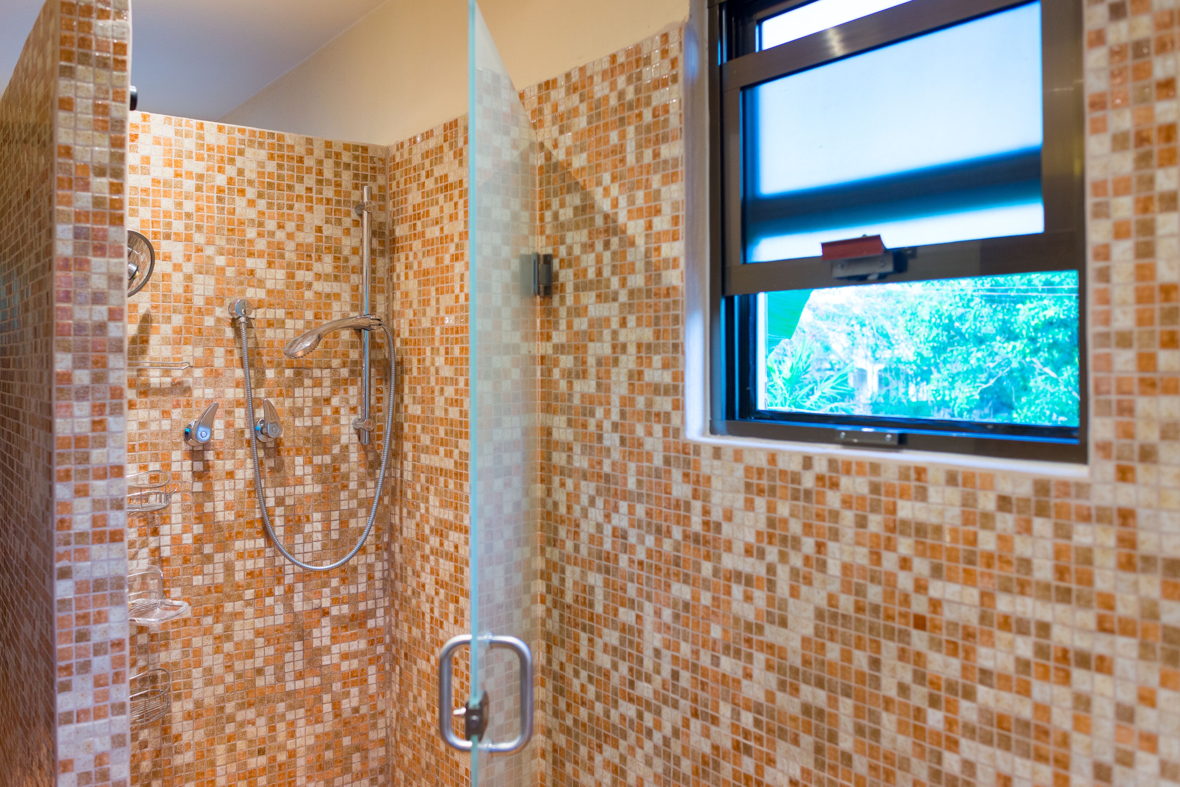 Rumah Keluarga | Kamar mandi | Shower, pancuran hujan, perlengkapan mandi gratis, dan pengering rambut