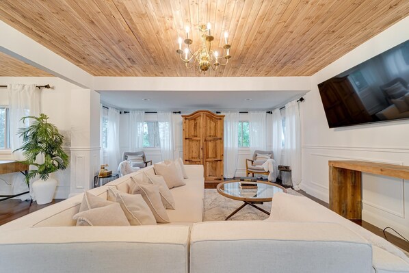 Smart TV, fireplace, books