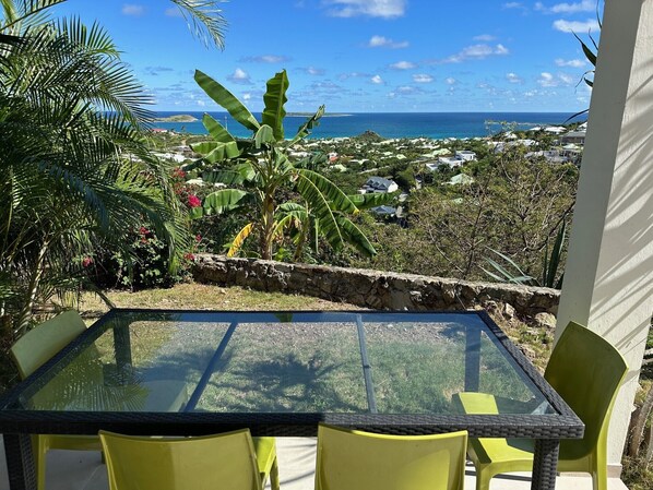 Outdoor dining - Villa Oasis Garden Apartment (Collectivity of Saint Martin)