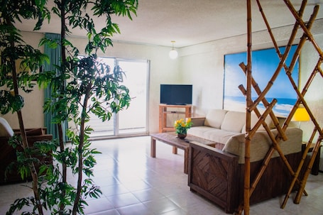 Classic Apartment | Living area | 32-inch TV with cable channels