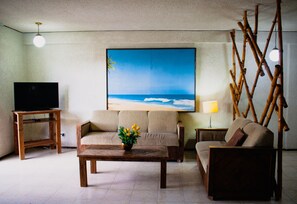 Classic-Apartment | Wohnbereich | 32-Zoll-Fernseher mit Kabelempfang