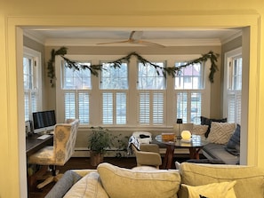 Living area - Lovely home in Northwest Evanston. Near Lakefront and Northwestern University.

 (Evanston)